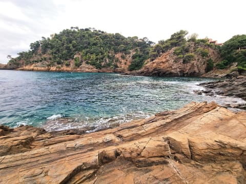 Well-located  apartment, just a 4-minute walk from the , beaches, and marina Apartment in Cavalaire-sur-Mer