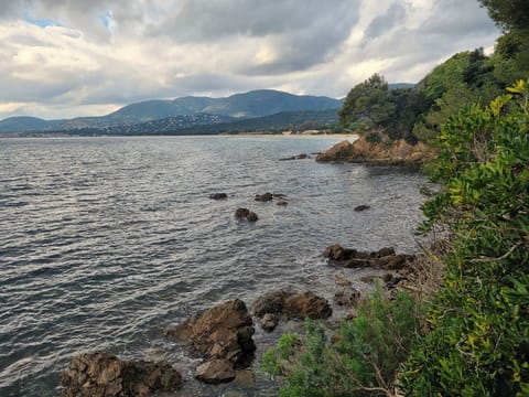 Well-located  apartment, just a 4-minute walk from the , beaches, and marina Apartment in Cavalaire-sur-Mer