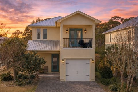 Bright coastal home with a private balcony, driveway parking, and charming curb appeal—your Destin stay starts here.