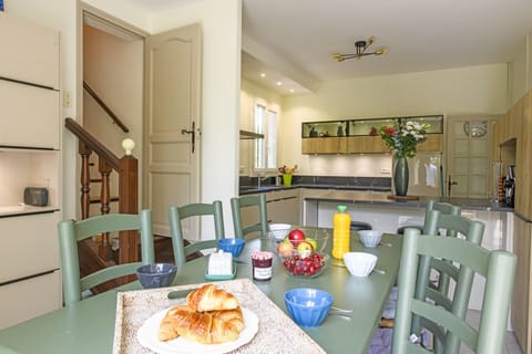 Breakfast atmosphere