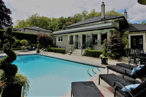 Elegant backyard pool retreat