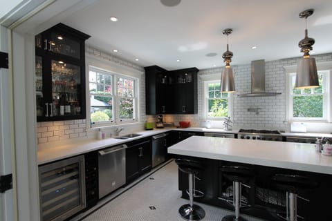 Fully equipped kitchen with premium appliances