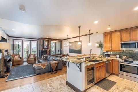 Kitchen: Drip coffee maker, Crockpot, blender, food processor, tableware