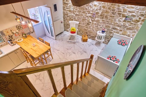 Bougainvillea Escape Cottage Stairs