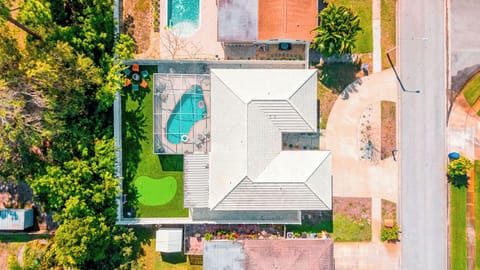 Screen pool and curve driveway with fenced yard