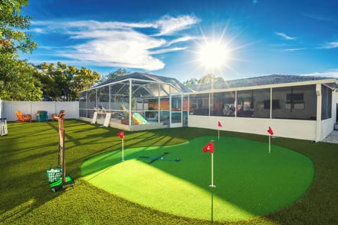 Putting green and lawn games included