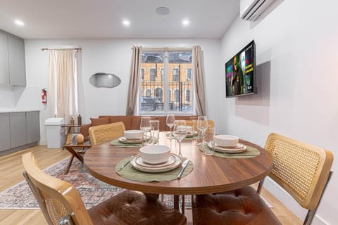 Bright living/dining w/ table for 4, smart TV, A/C & big windows.