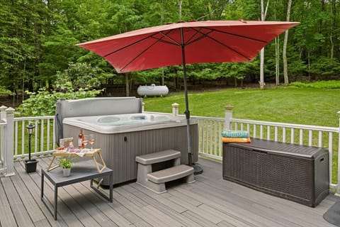 Deck | Hot Tub | Shaded Umbrella & Storage Bench