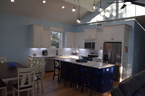 Main Floor Kitchen/dining for 8