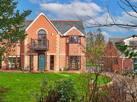 Shrub, Garden, Cottage, Shade, Landscaping, Yard, Backyard, Villa, Farmhouse, Houseplant