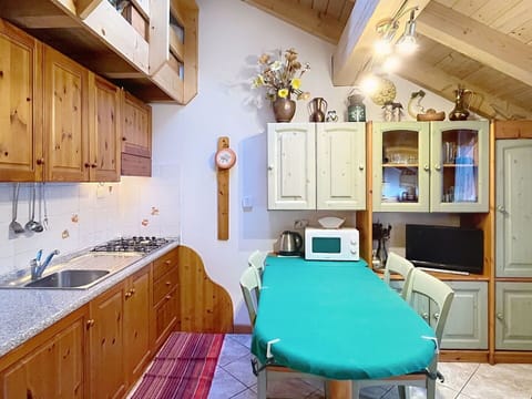 Shrub, Garden, Cottage, Shade, Landscaping, Yard, Backyard, Villa, Farmhouse, Houseplant