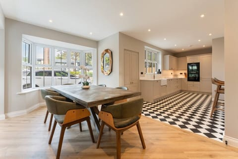 Fully equipped modern kitchen diner with breakfast bar