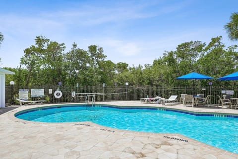 Community pool perfect for cooling off and soaking in the Forida sun