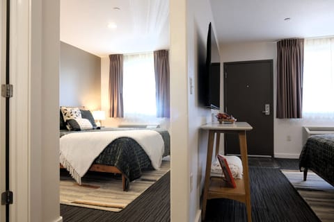 Modern Moab lodging with comfortable seating, warm tones, and a thoughtfully designed layout ideal for couples or solo travelers.