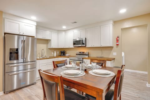 Kitchen & Dining Area