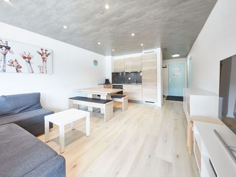 Furniture, Property, Table, Couch, Wood, Interior Design, Flooring, Floor, Wall, Living Room