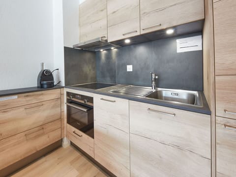 Water, Sky, Cloud, Property, Swimming Pool, Building, Plant, Seaside Resort, Tree, Outdoor Furniture