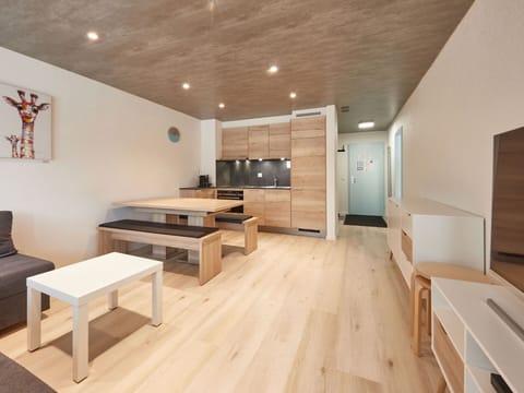 Water, Sky, Cloud, Property, Swimming Pool, Building, Plant, Seaside Resort, Tree, Outdoor Furniture