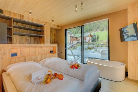 Twin bedroom