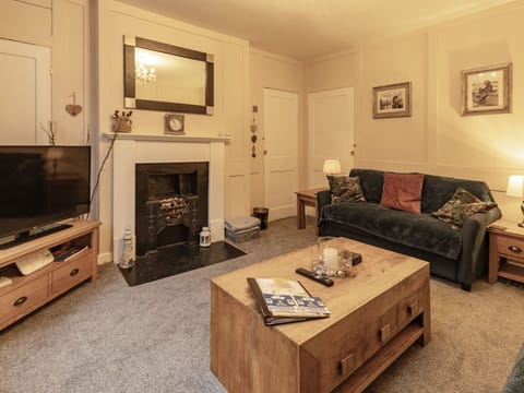 Furniture, Interior Design, Wall, Wood, Flooring, Floor, Room, Ceiling, Living Room, Couch