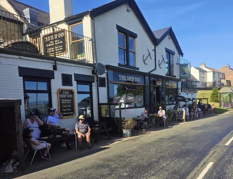 Traditional family pub straight over from the cottage