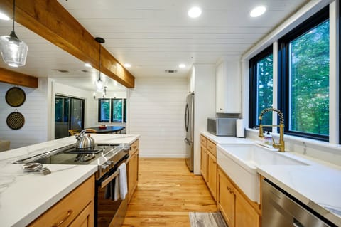 Cook, laugh, repeat! Gather around the countertops, swap recipes, or just enjoy the aroma of your creations—this kitchen is ready for anything.