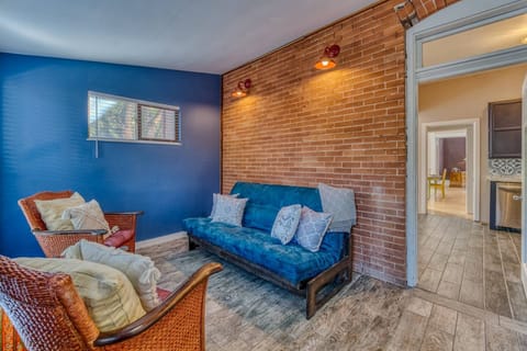 A colorful sitting room for tranquil mountain living