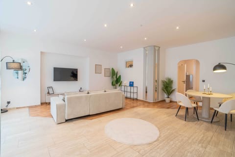 Wohnunzimmer / Smart Tv / Sky TV HDR