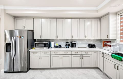 You might come for the stay but this kitchen will make you feel right at home #travelSGV