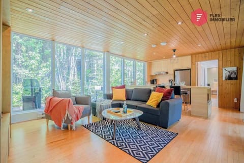 « Nous avons passé un super séjour. Les alentours étaient magnifiques, les règlements simple et clair. Le chalet était super et bien accommoder. » Josianne (Saint-Polycarpe)