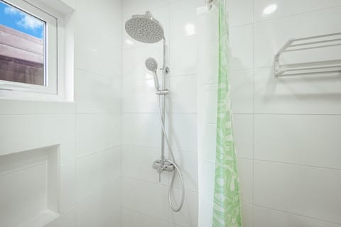 NEW 3BR3.5BA w/Prvt Pool & BBQ in Amazing Location (36072)
