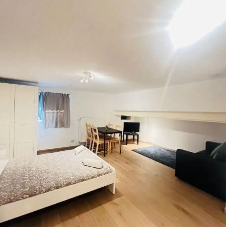 STUDIO UNIT