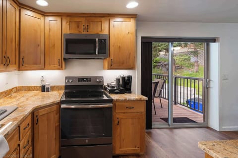 Fully equipped kitchen, with entry tp the balcony.