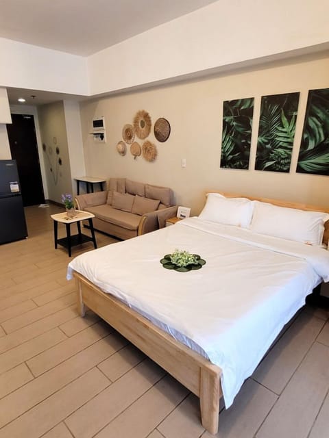 Living/Sleeping Area