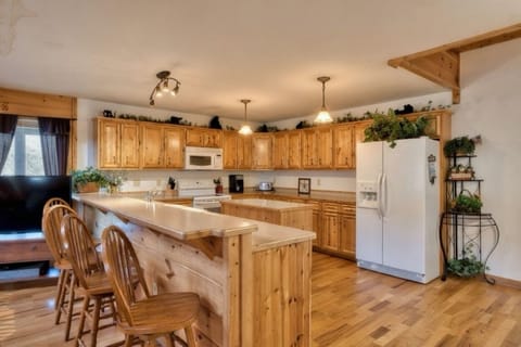 Room for everyone to cook, snack, and gather.