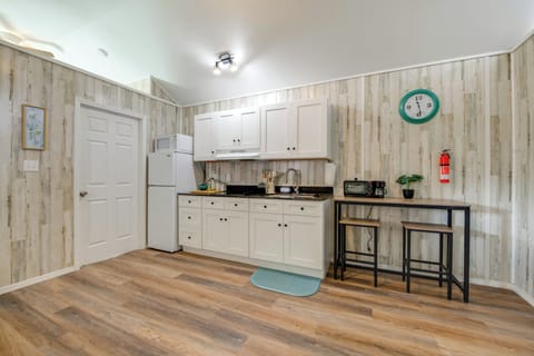 Kitchenette | Cooking Basics | Single-Story Unit