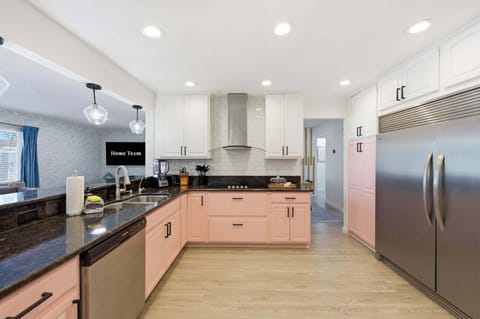 Bring your appetite! Whether you’re a chef or a cereal connoisseur, this kitchen is ready for you.
