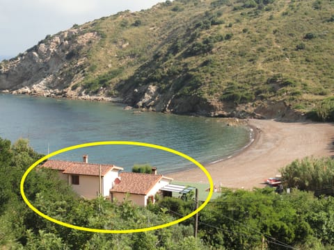 Apartment on the beach, sea view terrace, parking, air conditioning Apartment in Tuscany