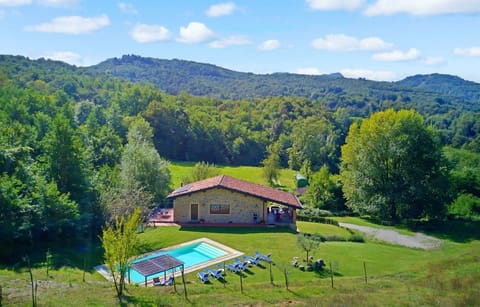 Beautifully renovated detached barn, private infinity pool. Walk to restaurant. Villa in Emilia-Romagna