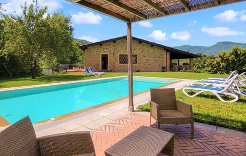 Beautifully renovated detached barn, private infinity pool. Walk to restaurant. Villa in Emilia-Romagna