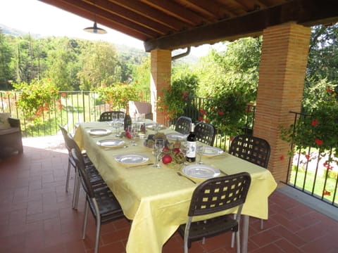 Beautifully renovated detached barn, private infinity pool. Walk to restaurant. Villa in Emilia-Romagna