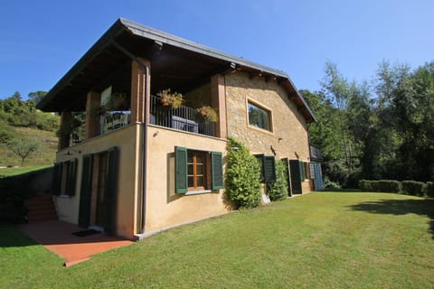 Beautifully renovated detached barn, private infinity pool. Walk to restaurant. Villa in Emilia-Romagna