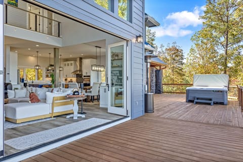 Luxury Chalet 4BR/5BA, movie rm, game rm, hot tub, amazing views in Murphy Chalet in Tennessee