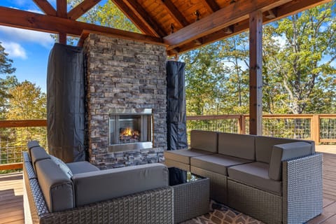 Luxury Chalet 4BR/5BA, movie rm, game rm, hot tub, amazing views in Murphy Chalet in Tennessee