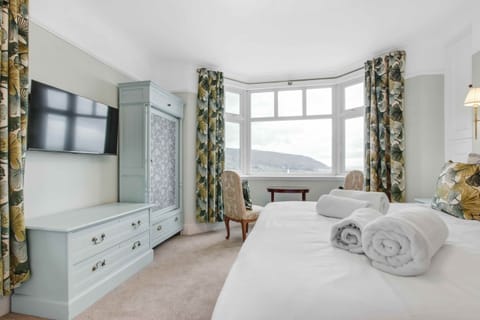 Aqua Room Seating Area With Views