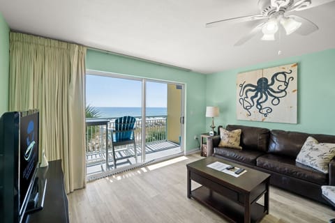 Living Area - Beach View - Smart TV - Balcony Access