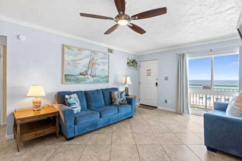 Living Area - Sleeper Sofa - Smart TV - Linens Provided
