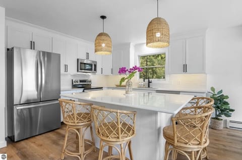 Addtional seating on the island