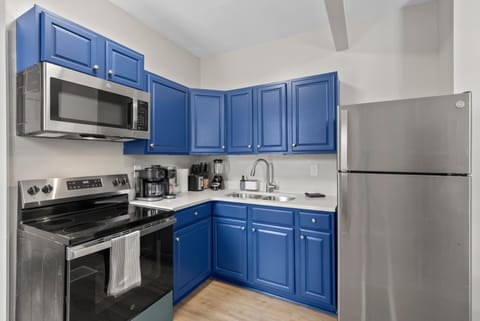 The charming kitchen is well equipped for an unforgettable getaway