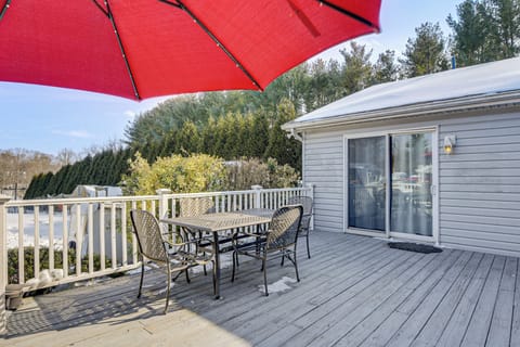 Upperco Vacation Rental | 2BR | 1BA | 1,300 Sq Ft | Step-Free Access